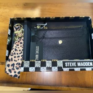 Steve Madden Wristlet purse